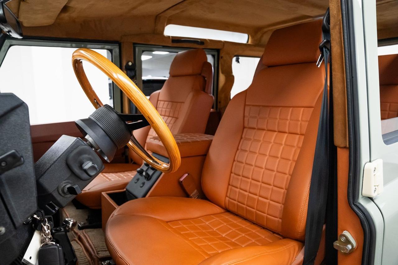 1987 Land Rover Defender 110 5-Speed Manual Heated Seats 3rd Row Seating Portland OR