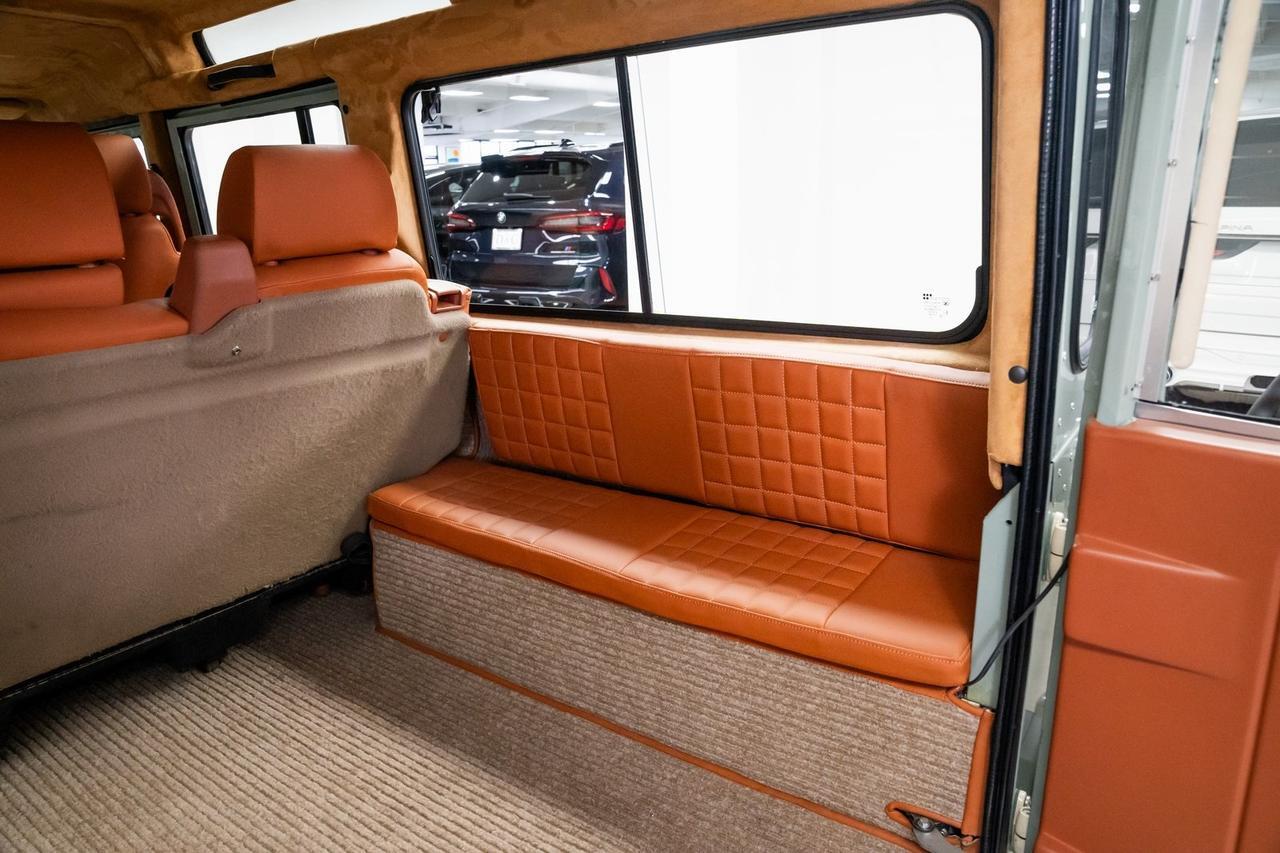 1987 Land Rover Defender 110 5-Speed Manual Heated Seats 3rd Row Seating Portland OR