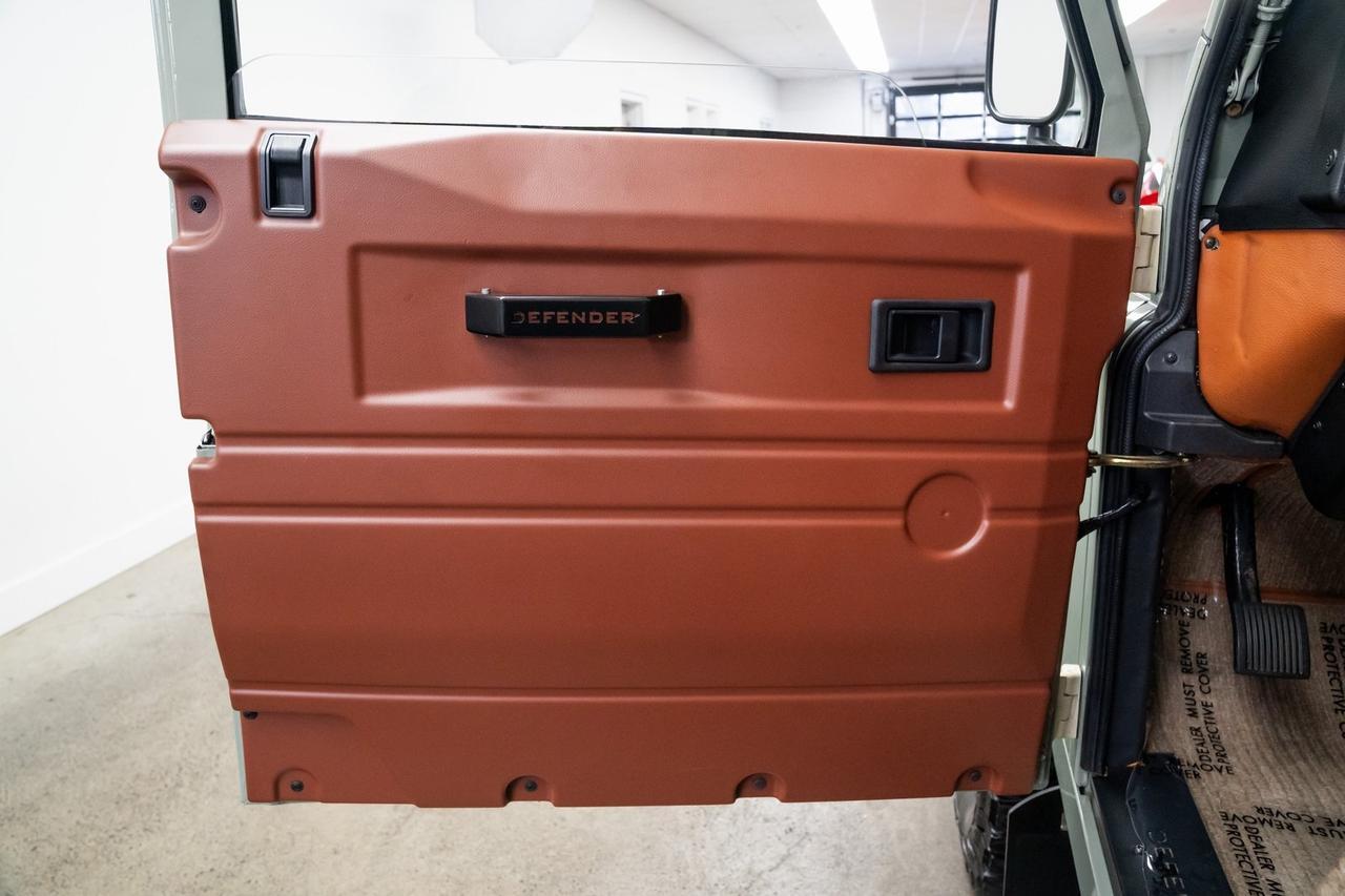 1987 Land Rover Defender 110 5-Speed Manual Heated Seats 3rd Row Seating Portland OR