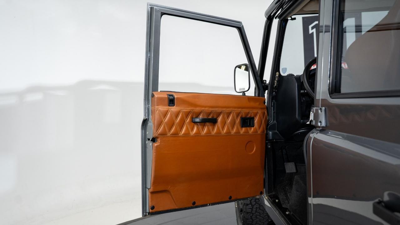 1987 Land Rover Defender 110 W/ Custom Diamond Stitched Sport Seats Franklin TN