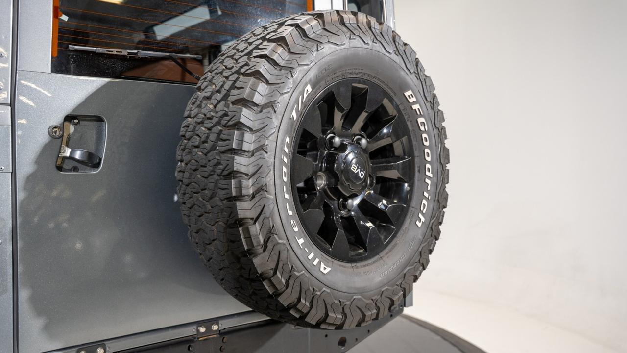 1987 Land Rover Defender 110 W/ Custom Diamond Stitched Sport Seats Franklin TN