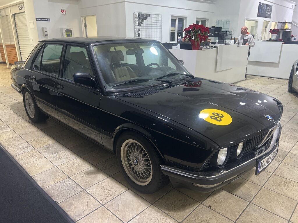 1988 BMW M5 Base