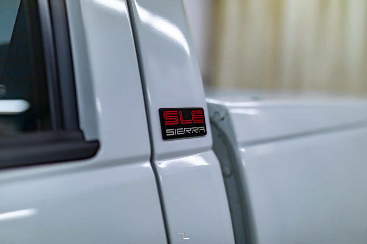 1989 GMC Sierra 1500 4x2 Reg Cab SLE Red Deer AB