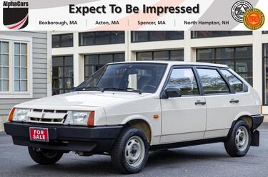 1989_Lada_VAZ 2109_Sputnik_ Boston MA