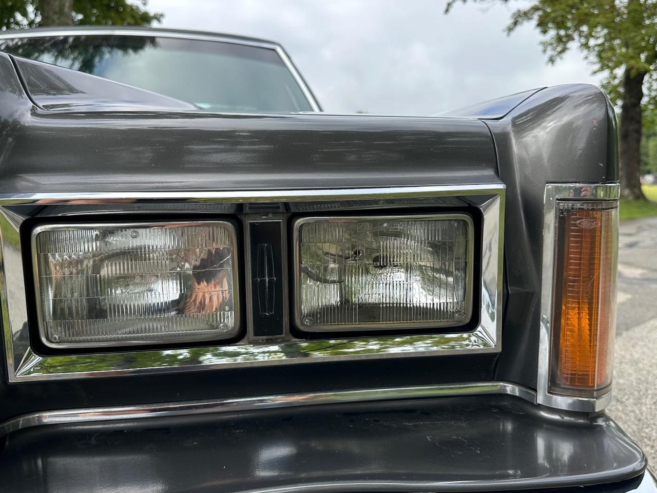 1989 Lincoln Town Car SEDAN Charlton MA