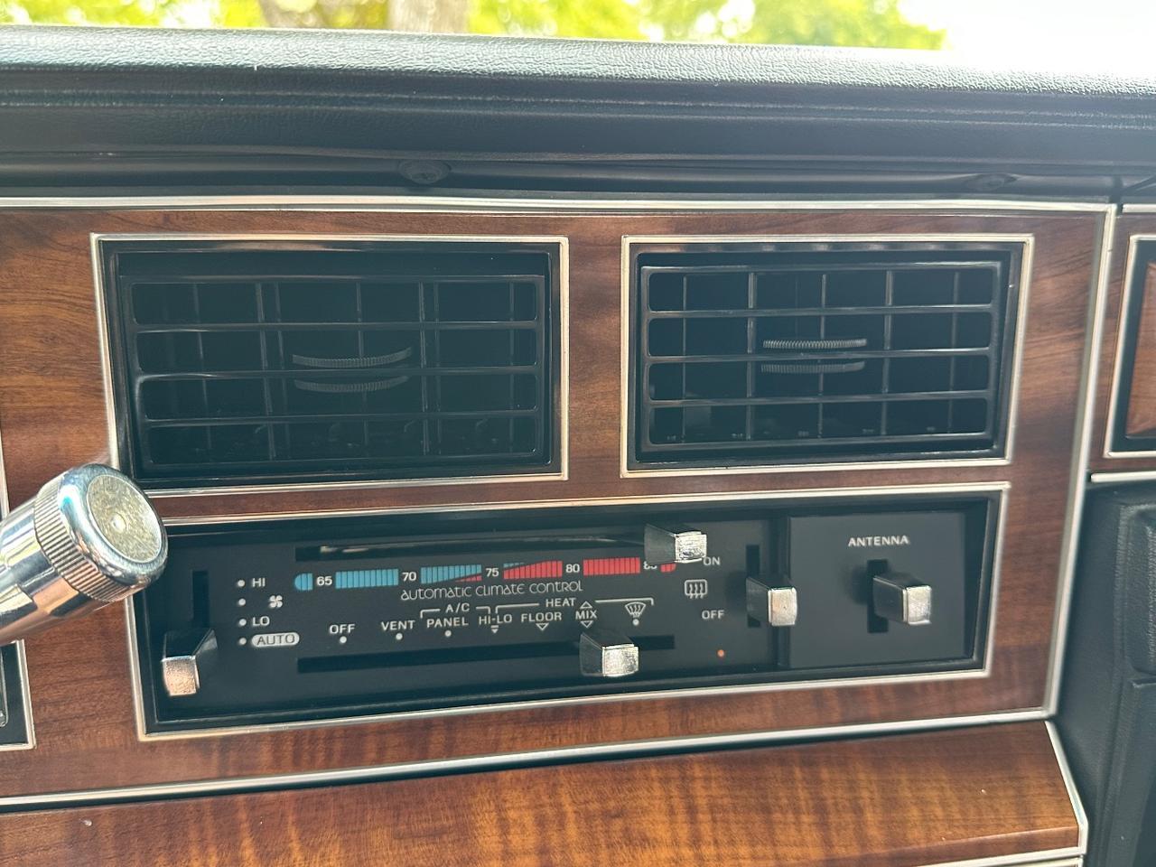1989 Lincoln Town Car SEDAN Charlton MA