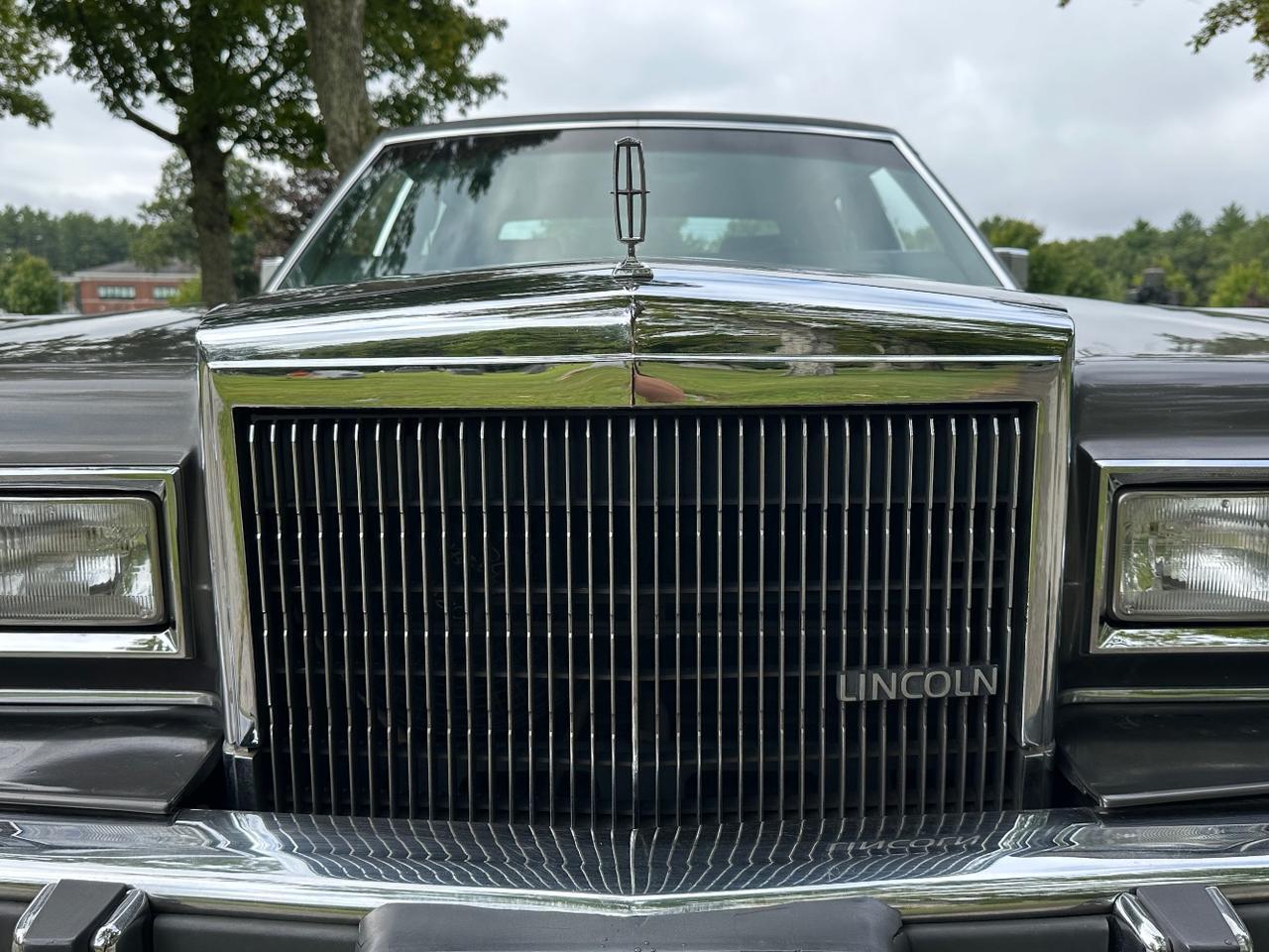 1989 Lincoln Town Car SEDAN Charlton MA