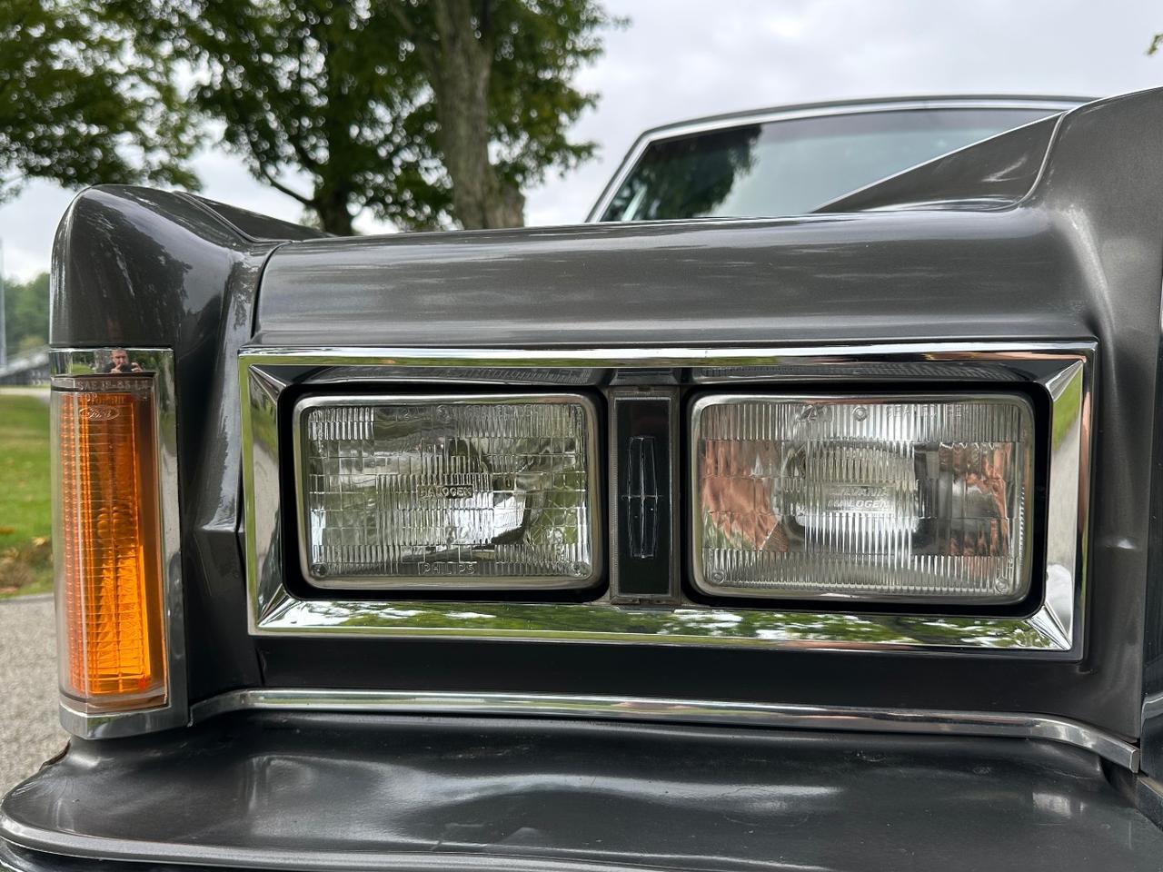 1989 Lincoln Town Car SEDAN Charlton MA