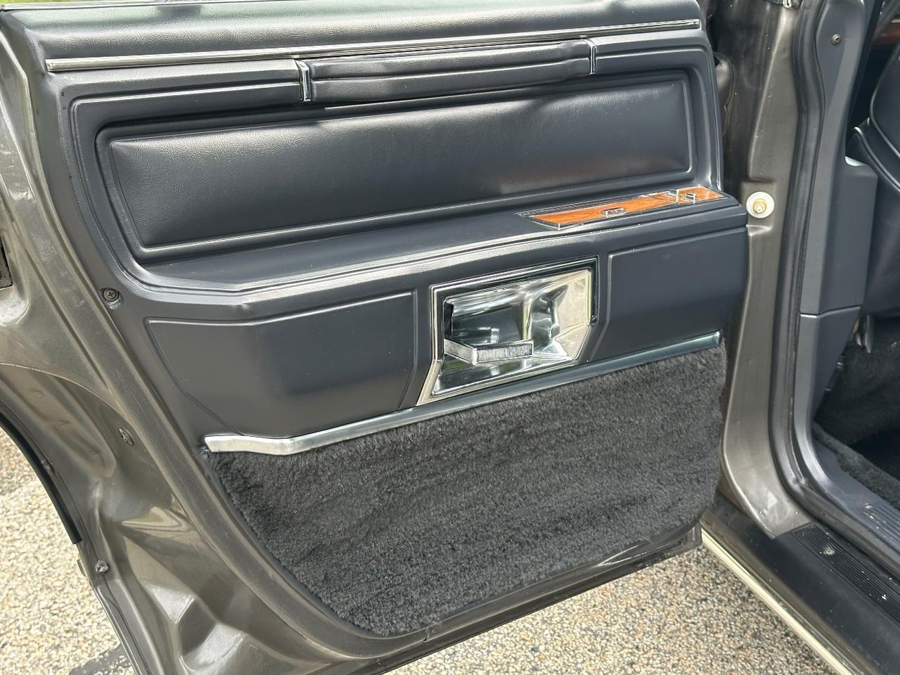1989 Lincoln Town Car SEDAN Charlton MA