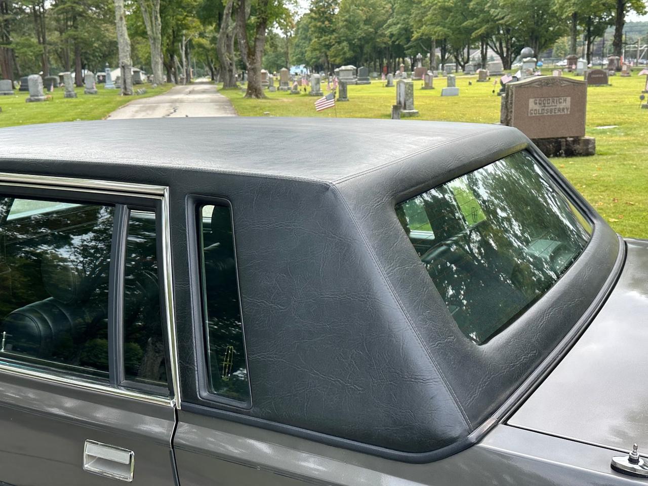 1989 Lincoln Town Car SEDAN Charlton MA
