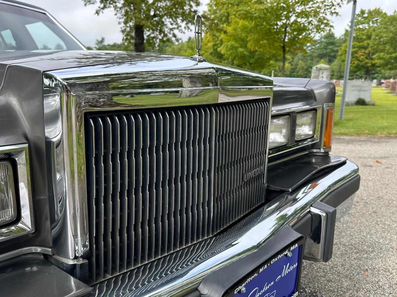 1989 Lincoln Town Car SEDAN Charlton MA