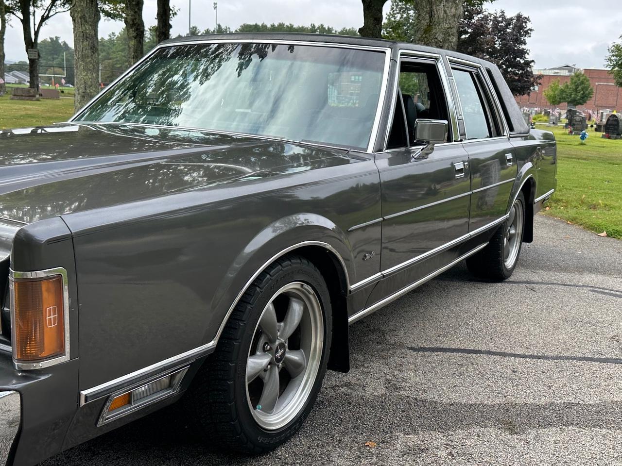1989 Lincoln Town Car SEDAN Charlton MA