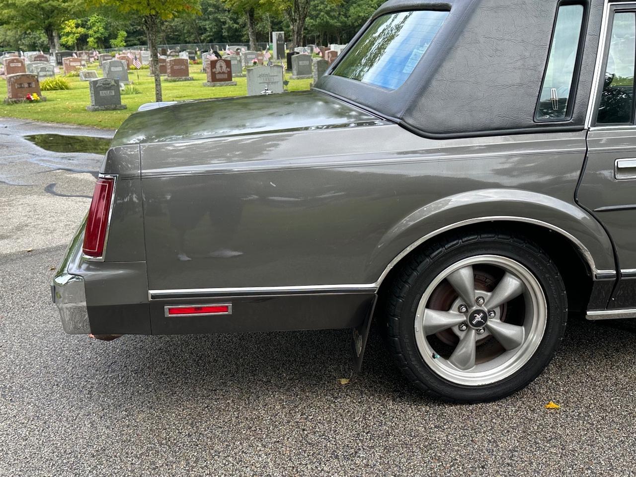 1989 Lincoln Town Car SEDAN Charlton MA