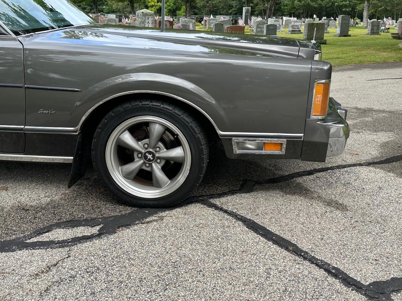 1989 Lincoln Town Car SEDAN Charlton MA