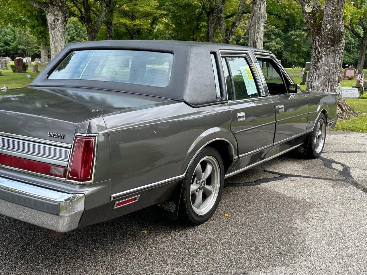 1989 Lincoln Town Car SEDAN Charlton MA