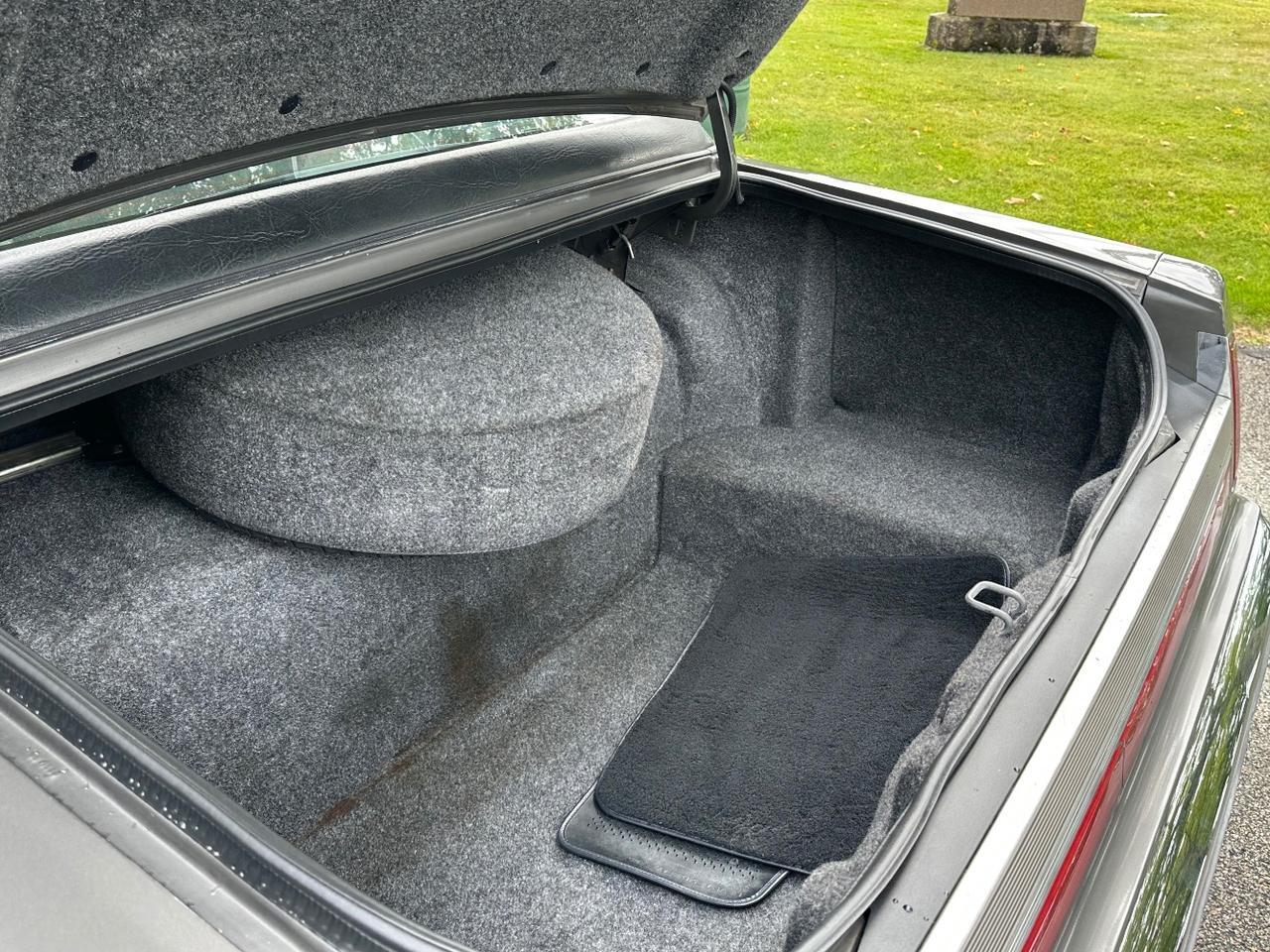 1989 Lincoln Town Car SEDAN Charlton MA