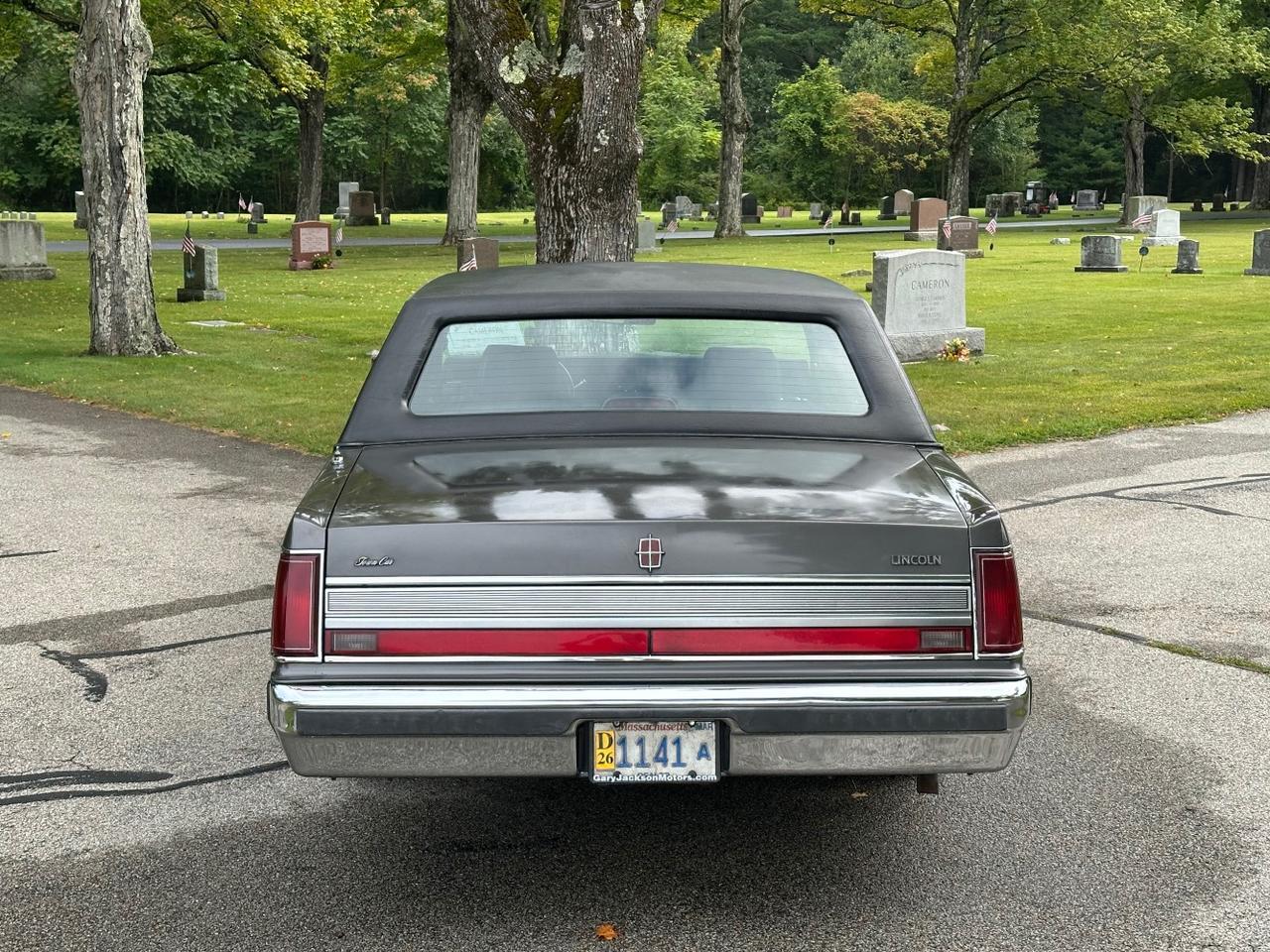 1989 Lincoln Town Car SEDAN Charlton MA