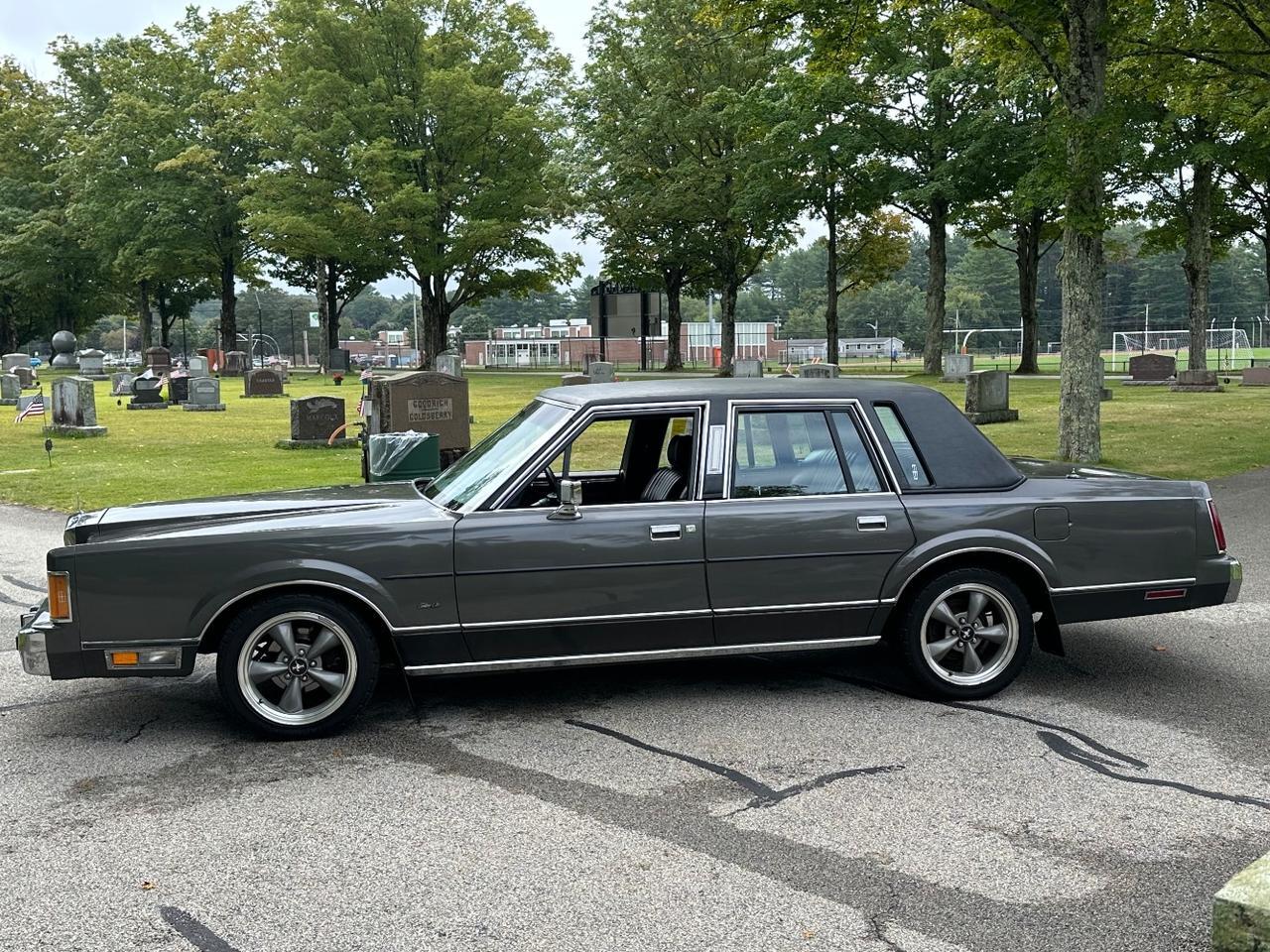 1989 Lincoln Town Car SEDAN Charlton MA