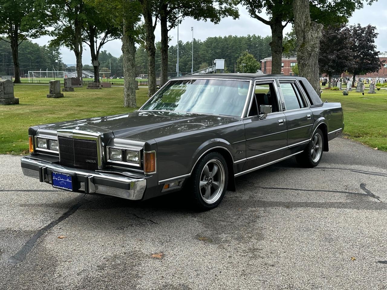 1989 Lincoln Town Car SEDAN Charlton MA