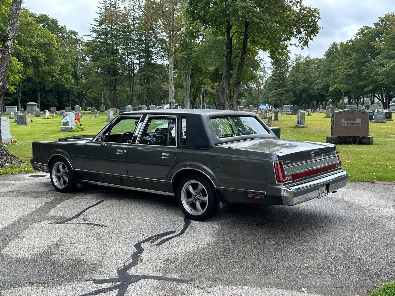 1989 Lincoln Town Car SEDAN Charlton MA