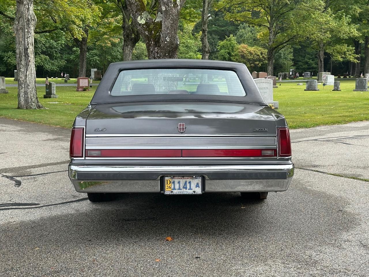 1989 Lincoln Town Car SEDAN Charlton MA