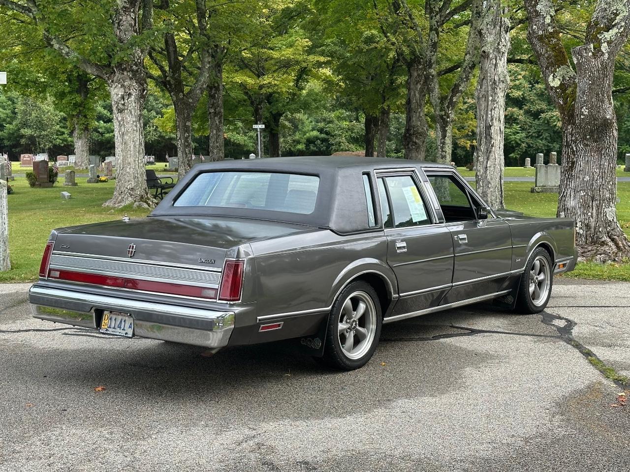 1989 Lincoln Town Car SEDAN Charlton MA