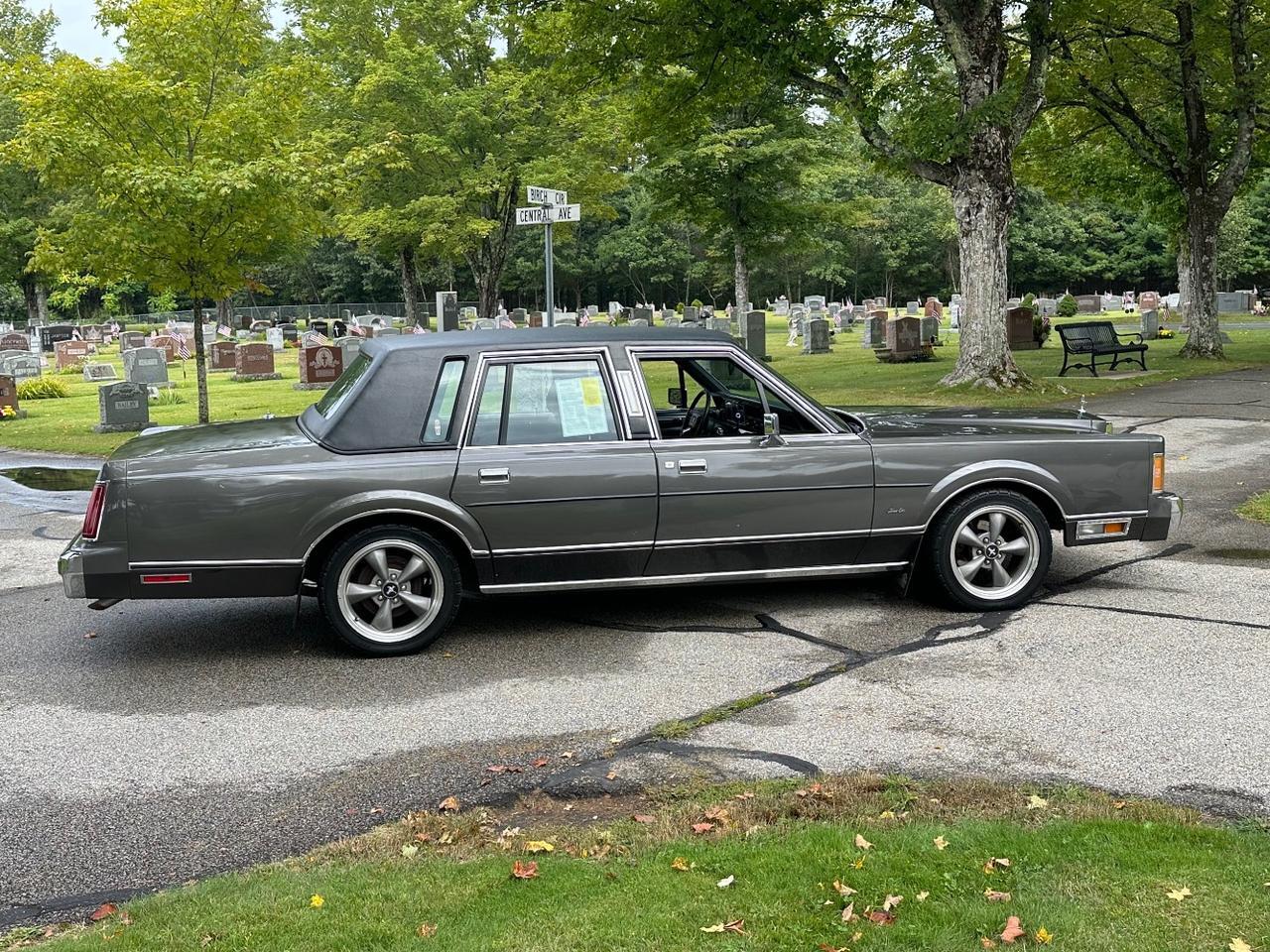 1989 Lincoln Town Car SEDAN Charlton MA