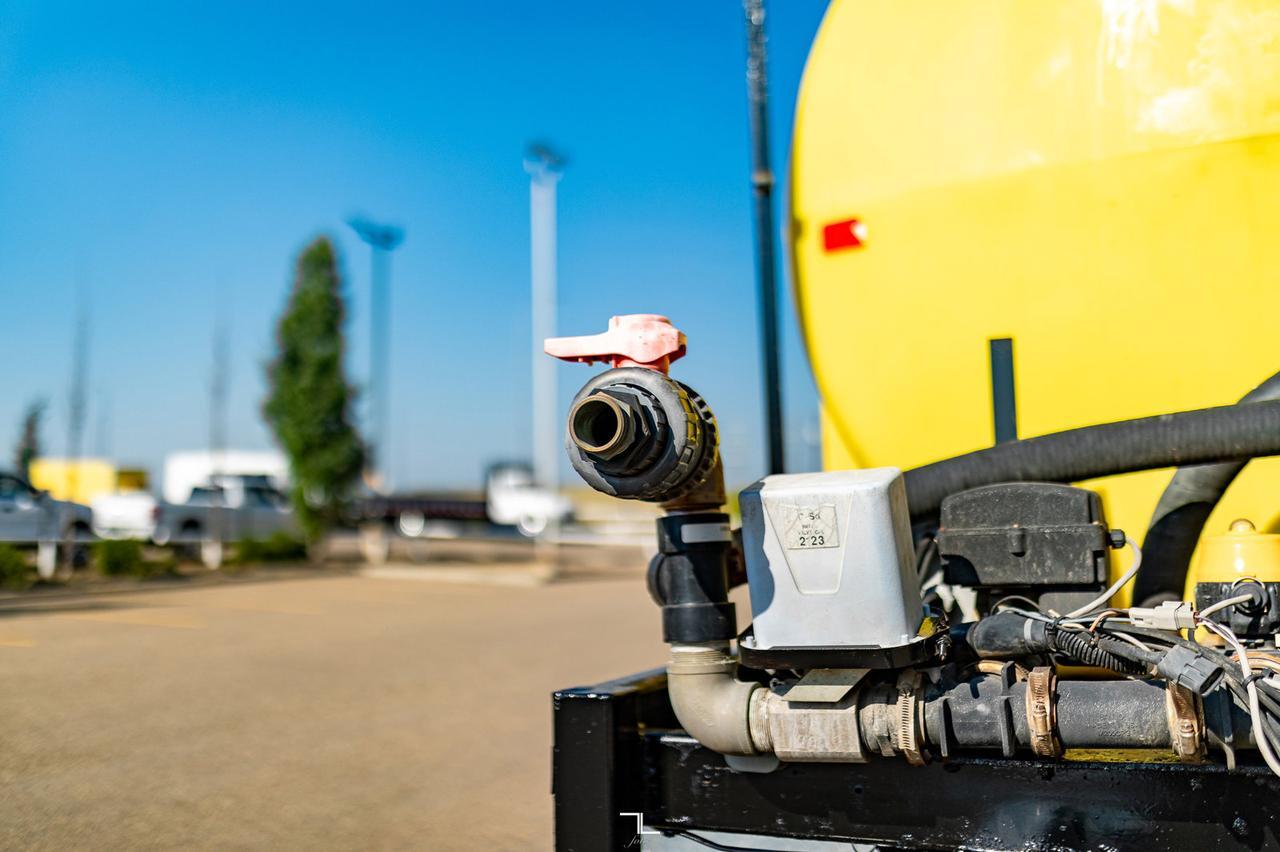 1990 International 4900 Day Cab Water Tank Truck Diesel Red Deer AB