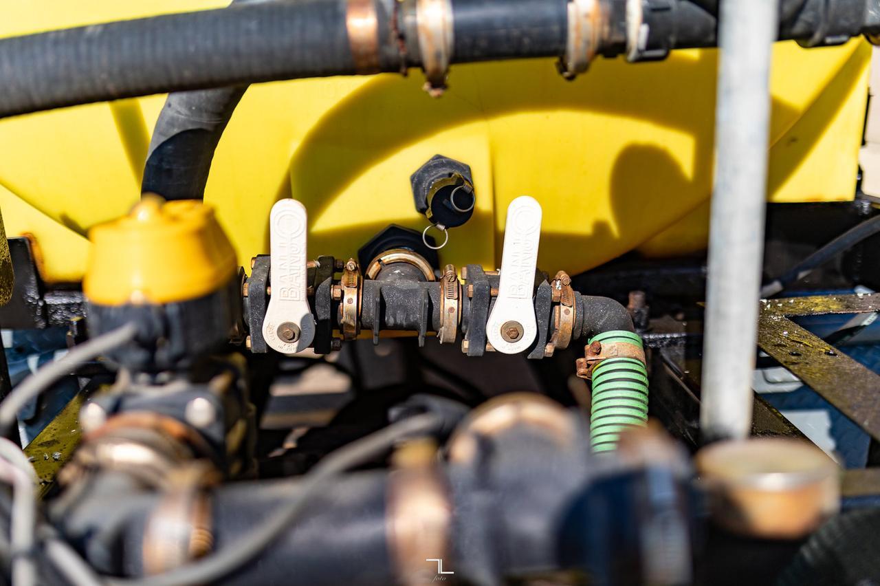 1990 International 4900 Day Cab Water Tank Truck Diesel Red Deer AB