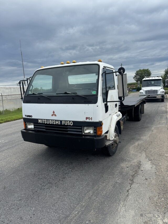1990 Mitsubishi Fuso FH100 21' Rollback w Wheellift  Henrico VA