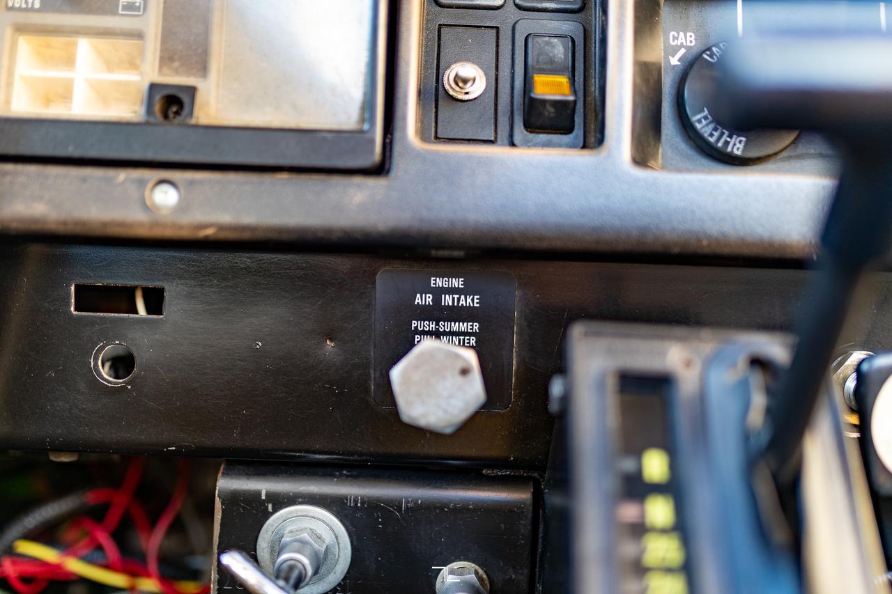 1991 International 4900 Day Cab & Chassis Diesel Red Deer AB