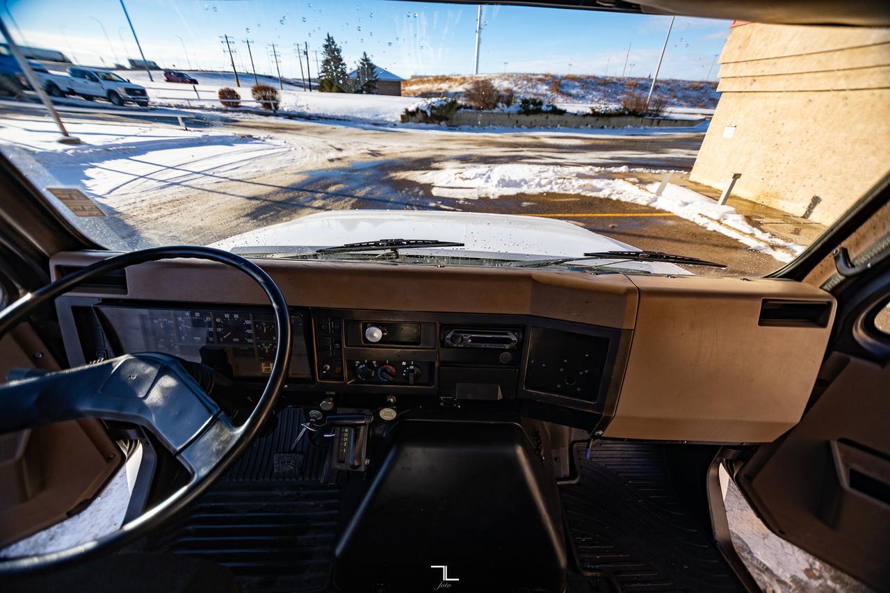 1991 International 4900 Day Cab & Chassis Diesel Red Deer AB