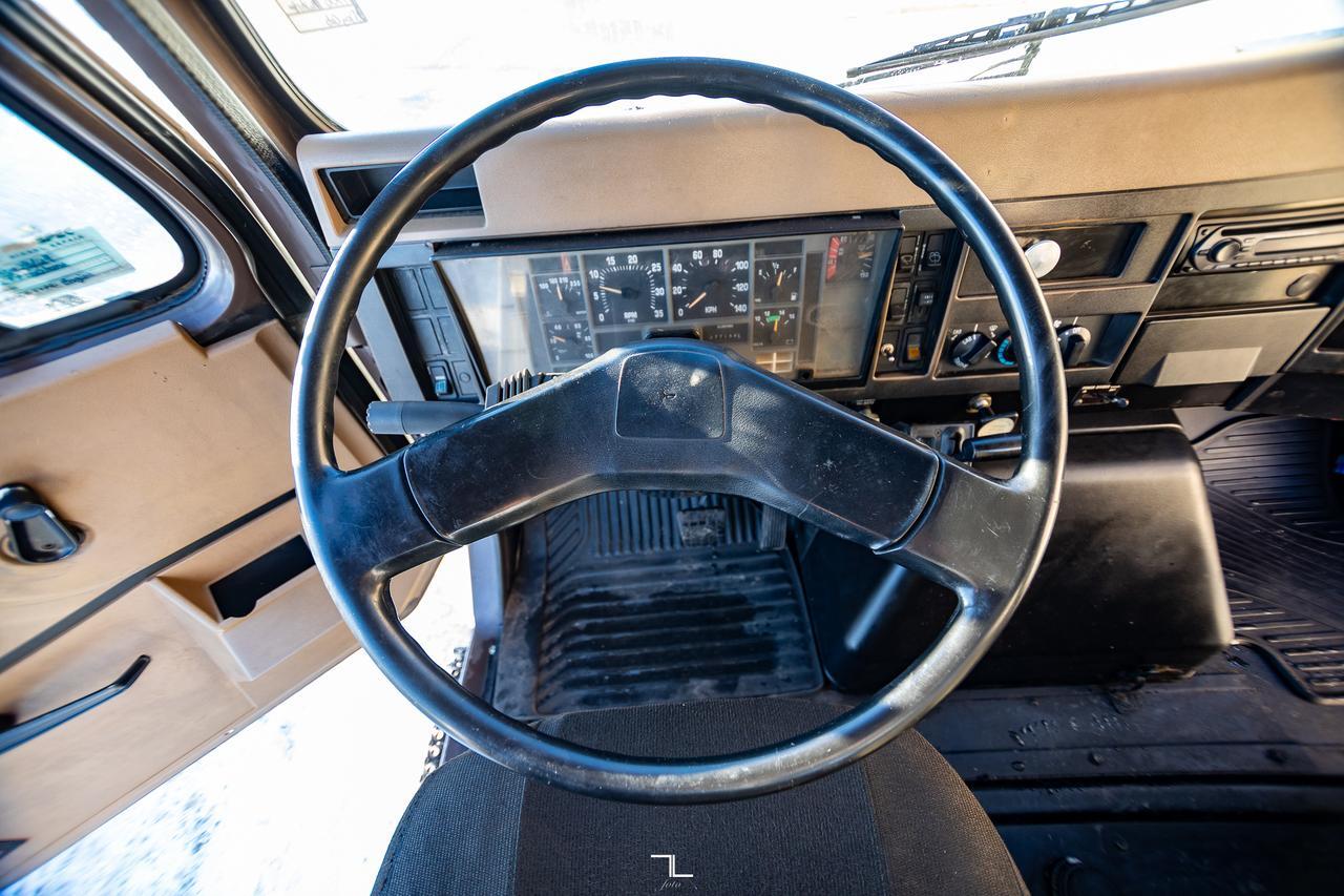 1991 International 4900 Day Cab & Chassis Diesel Red Deer AB