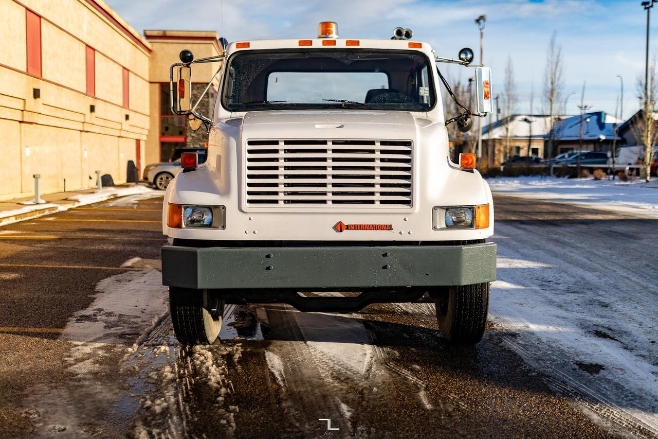 1991 International 4900 Day Cab & Chassis Diesel Red Deer AB
