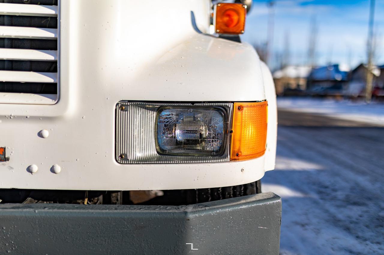1991 International 4900 Day Cab & Chassis Diesel Red Deer AB