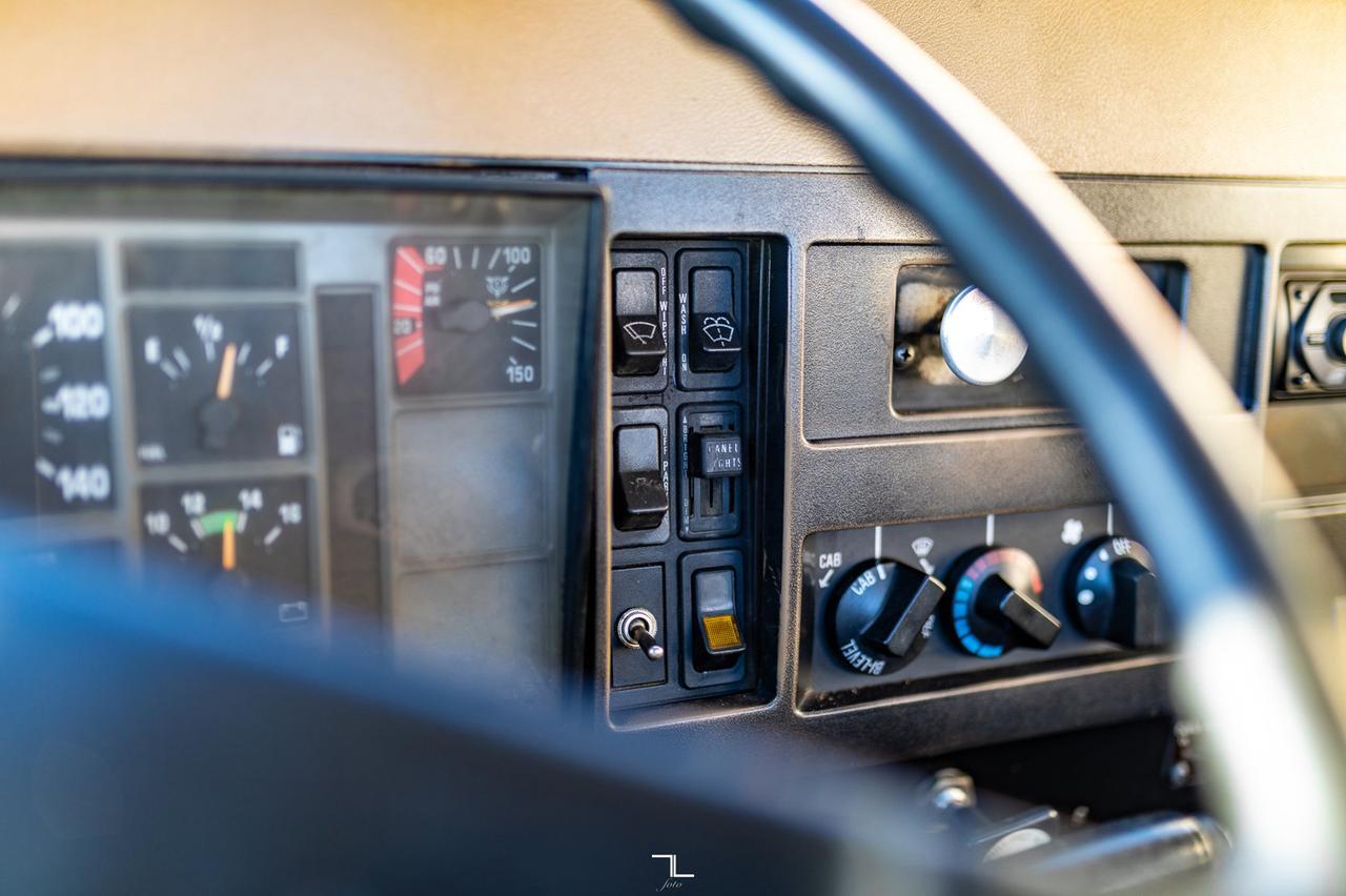 1991 International 4900 Day Cab & Chassis Diesel Red Deer AB