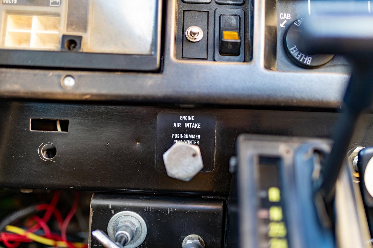 1991 International 4900 Day Cab & Chassis Diesel Red Deer AB
