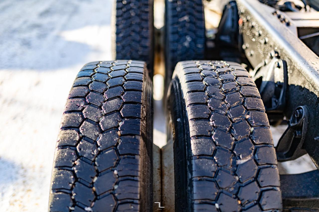 1991 International 4900 Day Cab & Chassis Diesel Red Deer AB