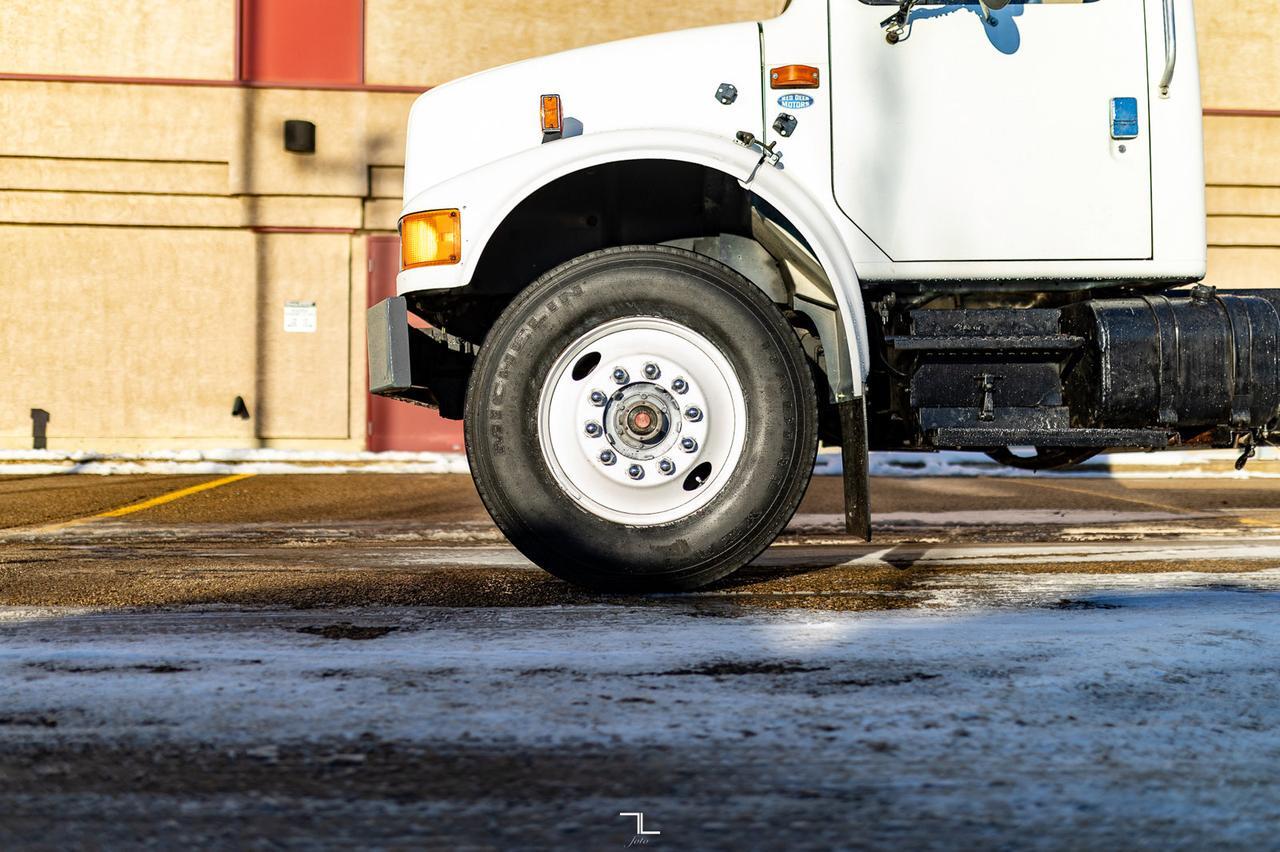 1991 International 4900 Day Cab & Chassis Diesel Red Deer AB