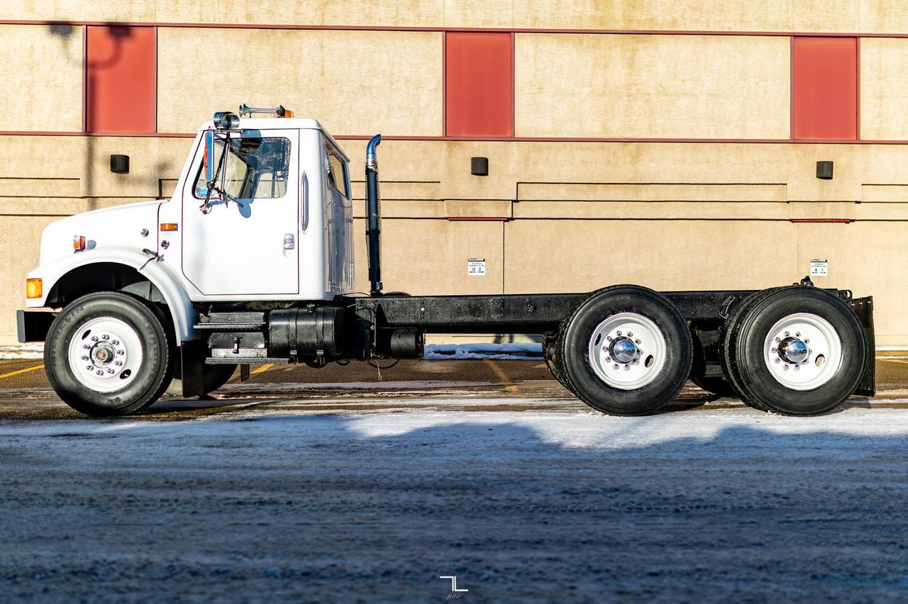 1991 International 4900 Day Cab & Chassis Diesel Red Deer AB