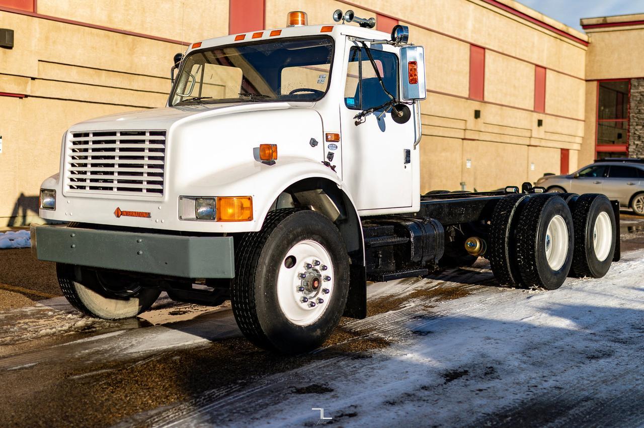 1991 International 4900 Day Cab & Chassis Diesel Red Deer AB