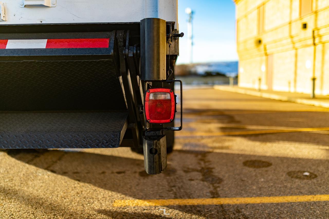 1993 Ford F-700 4x2 Reg Cab 22 Ft. Cube Van Manual Red Deer AB