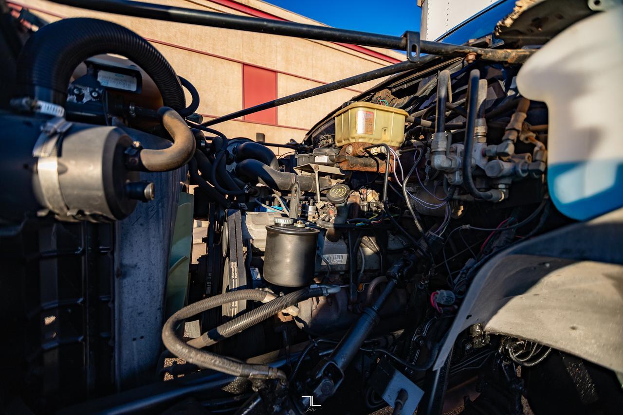 1993 Ford F-700 4x2 Reg Cab 22 Ft. Cube Van Manual Red Deer AB