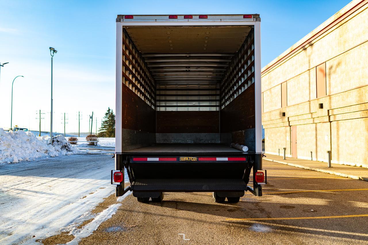 1993 Ford F-700 4x2 Reg Cab 22 Ft. Cube Van Manual Red Deer AB