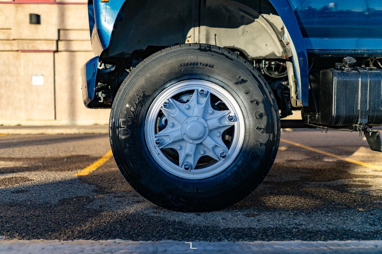 1993 Ford F-700 4x2 Reg Cab 22 Ft. Cube Van Manual Red Deer AB