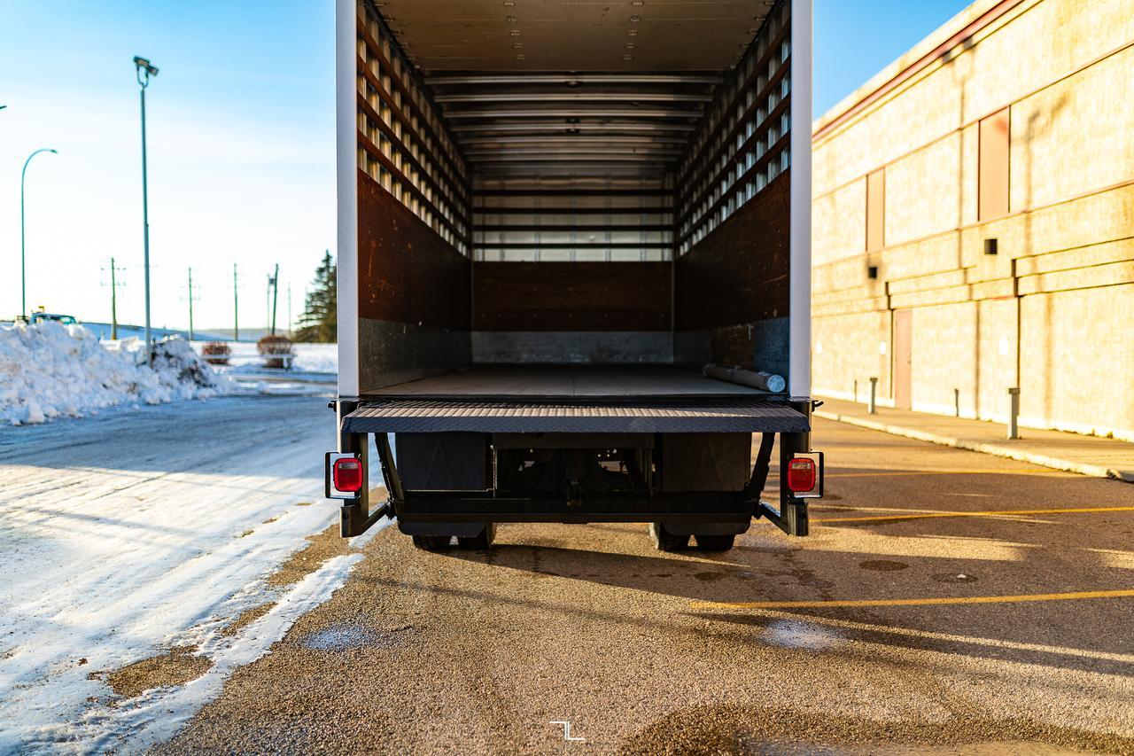 1993 Ford F-700 4x2 Reg Cab 22 Ft. Cube Van Manual Red Deer AB