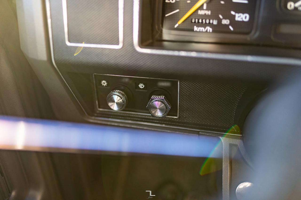 1993 Ford F-700 4x2 Reg Cab 22 Ft. Cube Van Manual Red Deer AB