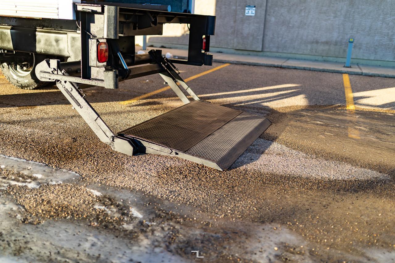 1993 Ford F-700 4x2 Reg Cab 22 Ft. Cube Van Manual Red Deer AB