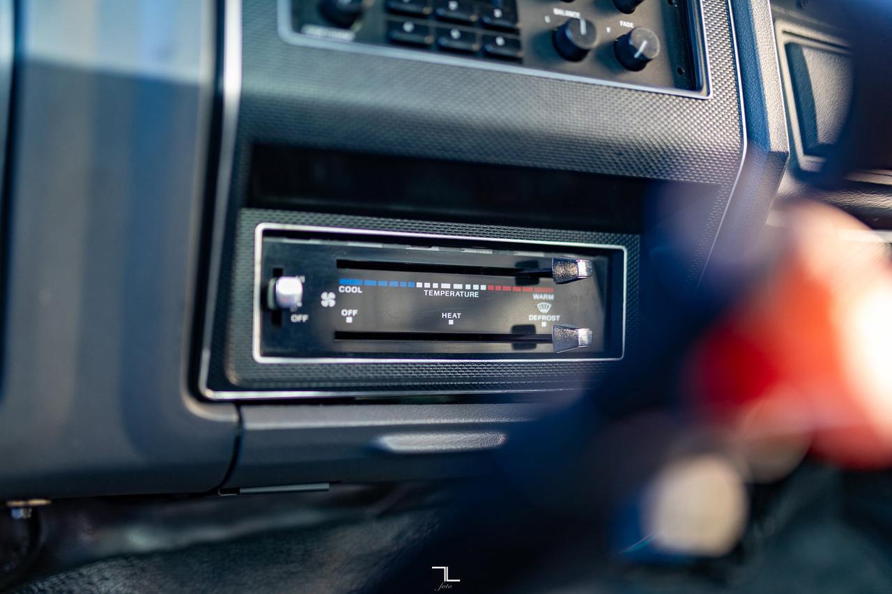 1993 Ford F-700 4x2 Reg Cab 22 Ft. Cube Van Manual Red Deer AB