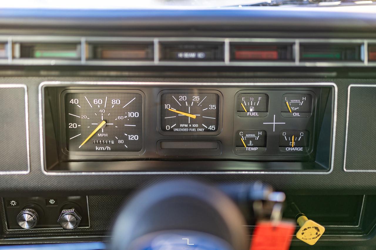 1993 Ford F-700 4x2 Reg Cab 22 Ft. Cube Van Manual Red Deer AB